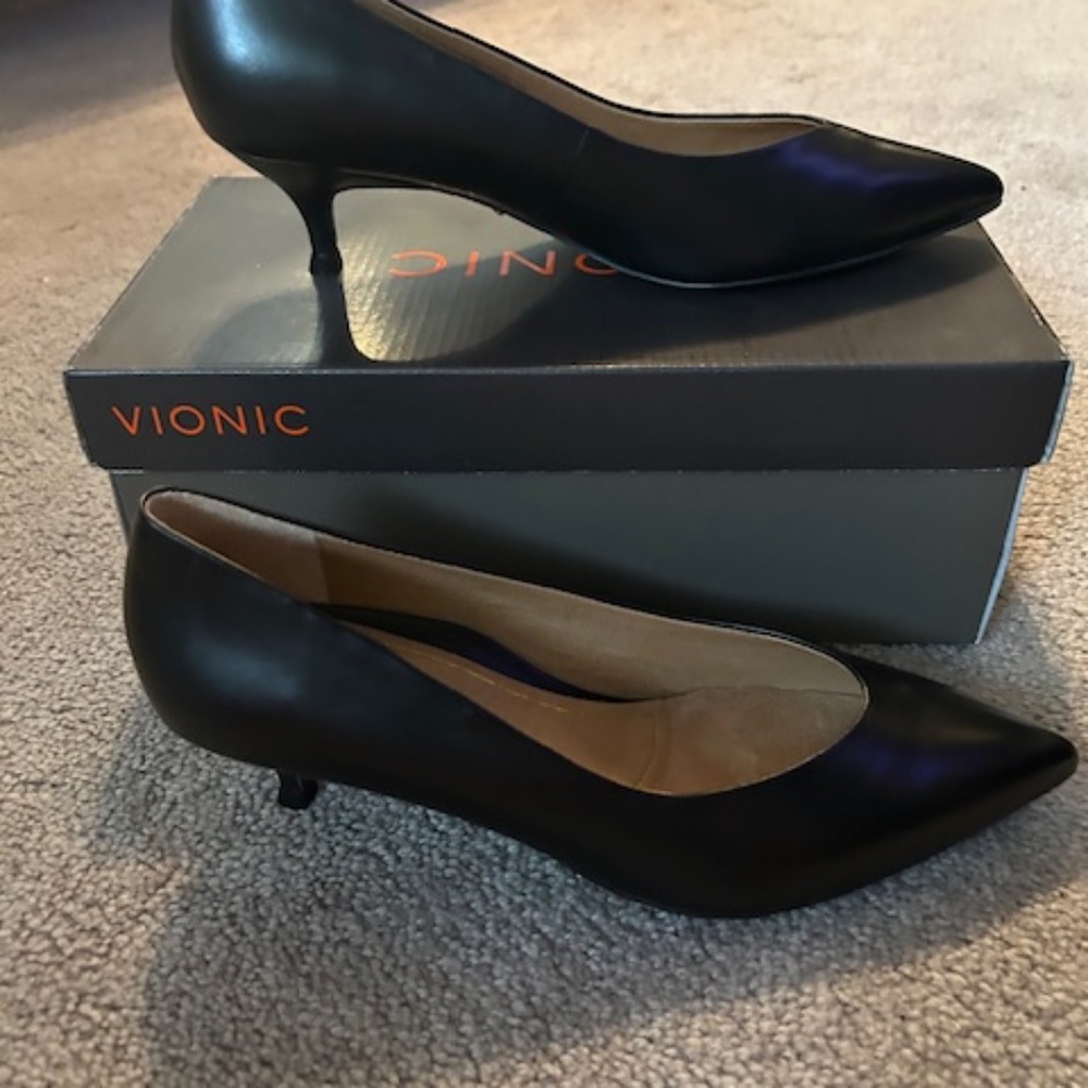 Black Vionic Pumps